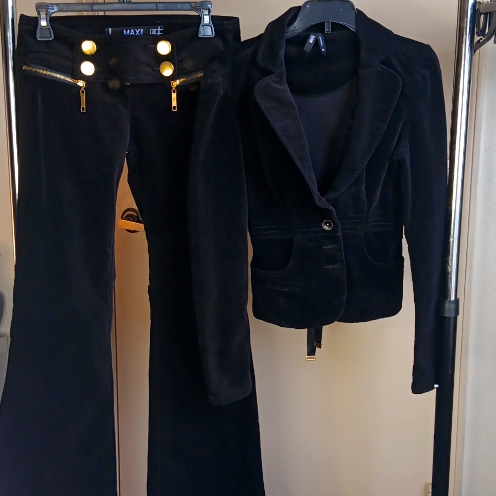 VELVET JACKET.ONLY....  PANTS Not Available.